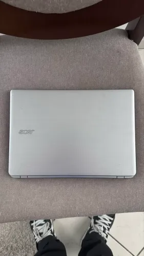 ? Acer Aspire V5 Touchscreen - AMD Quad Core - 4GB RAM usado