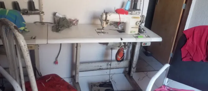 Máquina industrial reta