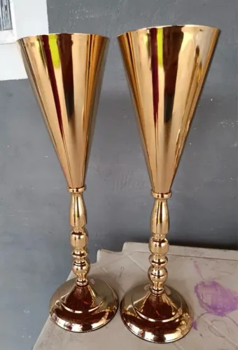 Par de Vasos Metal dourado