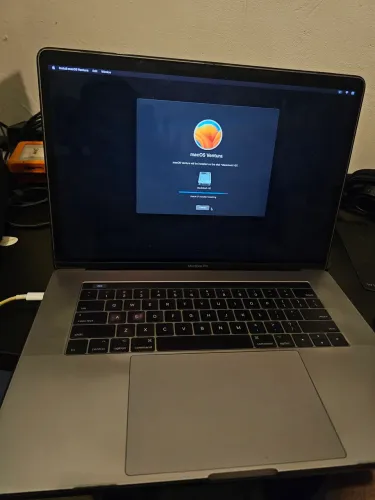 Macbook pro i7 2017 256gb 16 ram