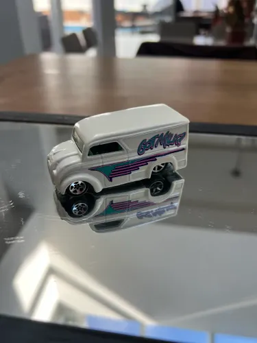 Hot Wheels Antigo Dairy Delivery