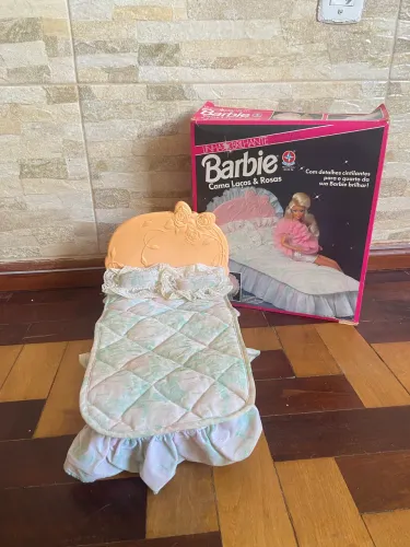 Cama da Barbie rosas e laços Estrela 1980