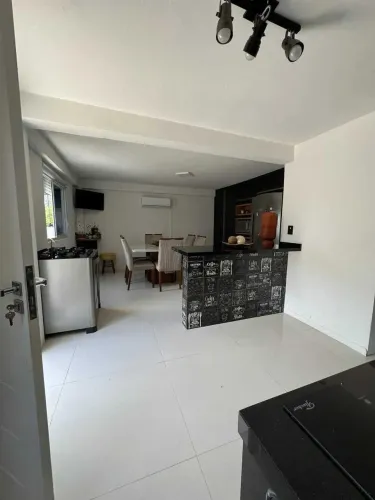 Casa com 5 dormitórios e 3 vagas de garagem em Florianópolis/SC
