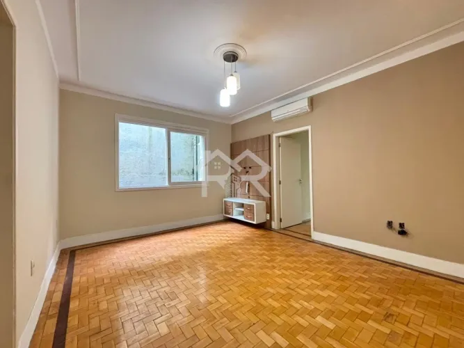 Apartamento 3 dormitórios para alugar no bairro Santa Cecília em Porto Alegre