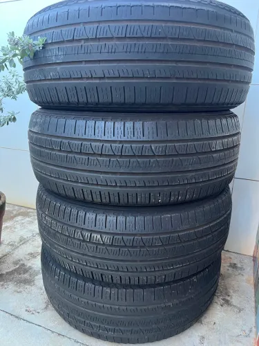 4 Pneus Pirelli Scorpion Verde 255/55 R20 - 3 Bons + 1 com Defeito