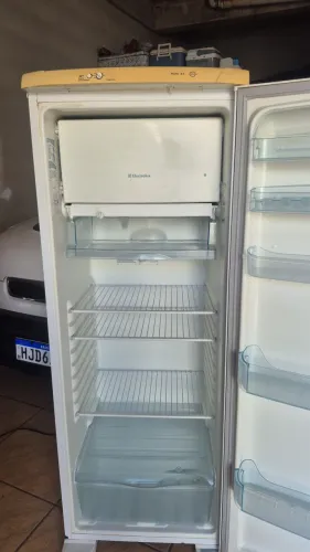 Geladeira Electrolux 300 litros 