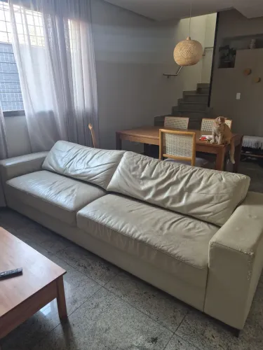 Sofá 2,70cm da Maria Alice Decorações- ideal para reforma do couro