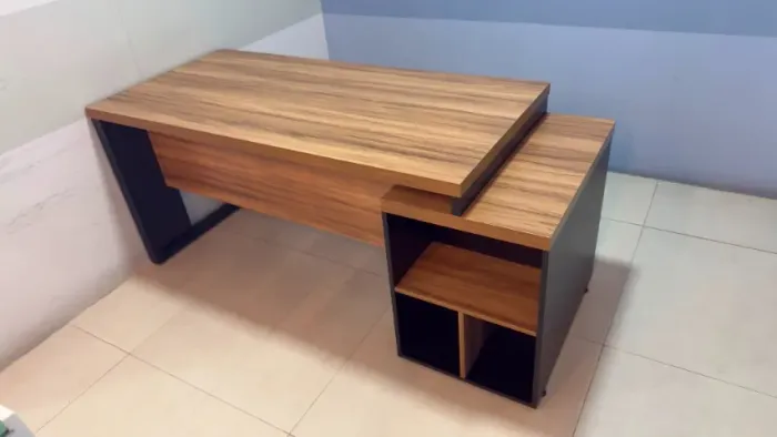 Mesa de escritório diretor com gaveteiro