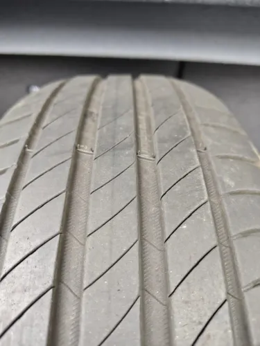 02 pneus michelin em excelente estado 185 x 60 x r15