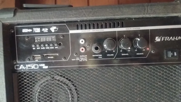 Caixa amplificada com controle 