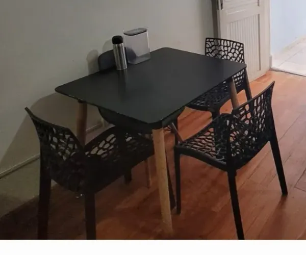 Mesa quadrada 90x90 com 3 cadeiras abertas + 3 cadeiras fechadas = 6 cadeiras