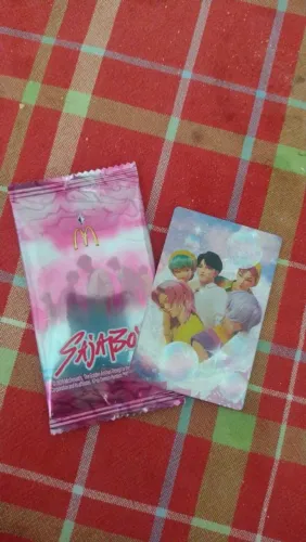 Card/Carta Saja Boys McDonald's das Guerreiras do Kpop
