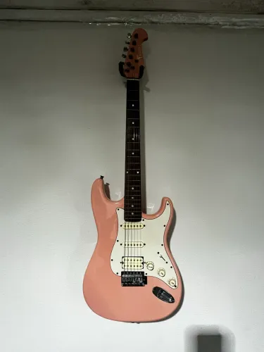 Guitarra strato eagle - rosa iogurte