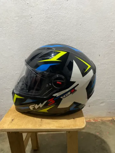 Capacete FW3 com narigueira e óculos interno
