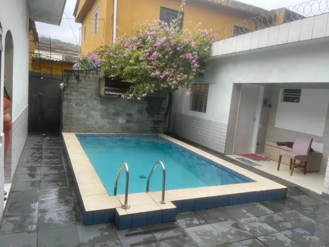 CASA ISOLADA COM PISCINA! ACABAMENTO ALTO PADRÃO !