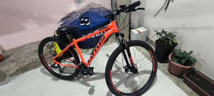 Vendo uma bicicleta semi nova