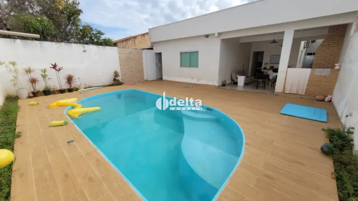 Casa com 3 quartos disponível para venda no bairro Minas Gerais em Uberlândia MG