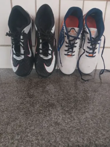 2 chuteiras society umbro e Nike 40