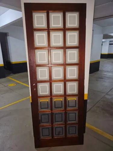 Porta de Madeira Macisa com Vidro Jateado
