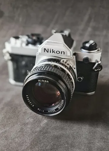 Câmera analógica Nikon FM e Lente 50mm
