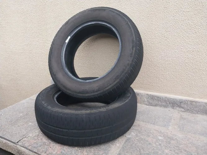 Pneus usados MICHELIN 175/70 R14.