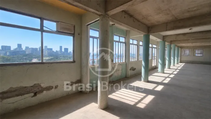 Cobertura linear com 472 m² e vista de tirar o fôlego na Glória