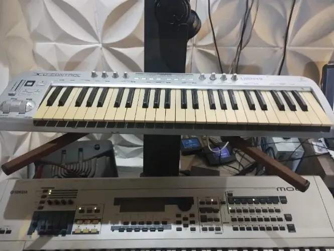 Teclado yamaha MO6