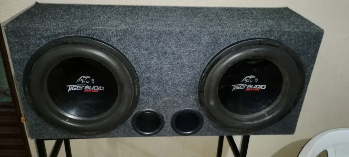 Caixa com Graves sub Tiger 600 RMS cada
