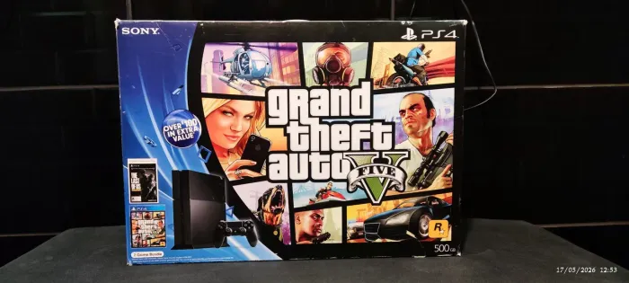 Caixa de PS4 (Bundle GTAV+TLOU versão americana Black Friday 2014)