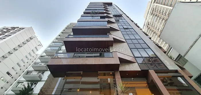 Cobertura Duplex - Quatro quartos, duas suítes , três salas - cinco vagas - Centro