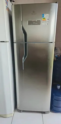 Geladeira Eletrolux 310L