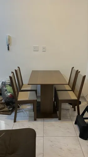 mesa de jantar + 2 cadeiras montadas 