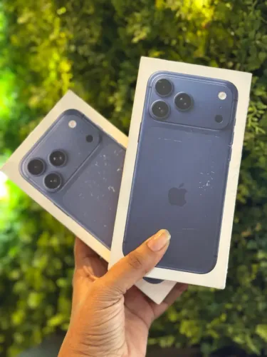 iPhone 17 Pro Max  AZUL 256GB NOVO LACRADO CAPA E PELICULA DE BRINDE 
