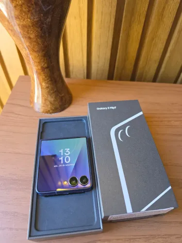 Samsung Galaxy Z Flip7 512GB - Azul + Garantia de 1 Ano
