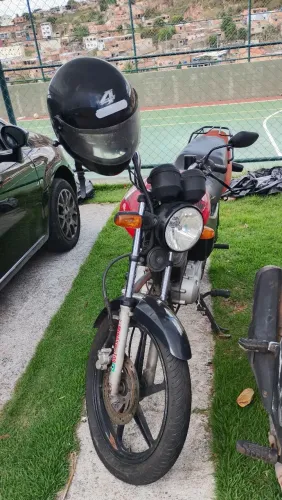 Moto 125 vendo barato pra sair 