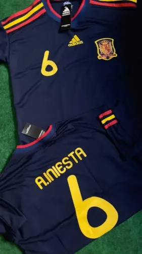 Camisa da Espanha Retrô de 2010 Iniesta Número 6