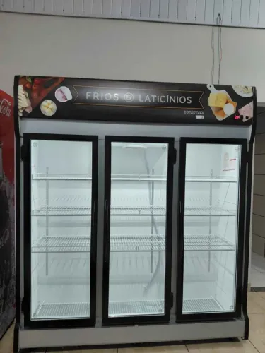 Geladeira expositora