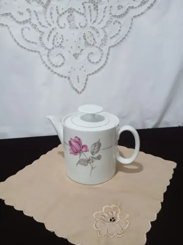 Antigo bule porcelana real 