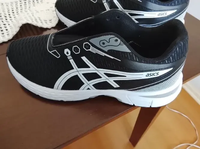 Asics Revelation