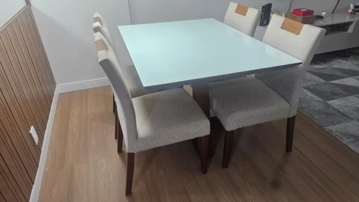 Mesa de jantar, 4 lugares.