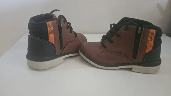 Sapatos infantis em ótimo estado - Criança de 3 anos