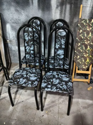 Quatro cadeiras avulsas