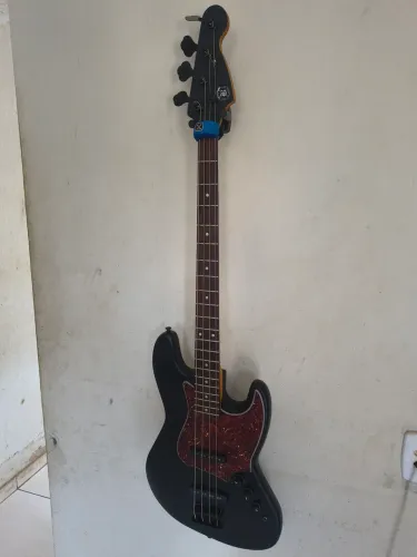 Baixo de 4 cordas de luthier