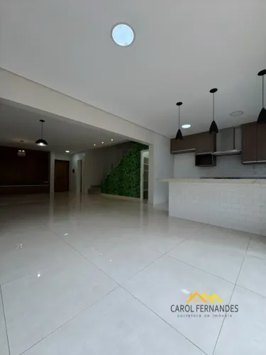 Sobrado a venda no condomínio Lazuli Club com três suítes