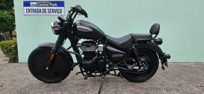 Royal Enfield Meteor 350 Stellar Black - customizada e pronta para rodar