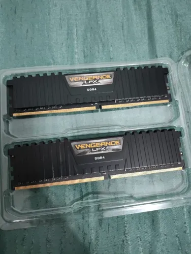 Memória RAM Vengeance LPX 16GB 2x8GB Corsair