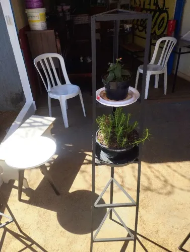 Suporte de Plantas tripé