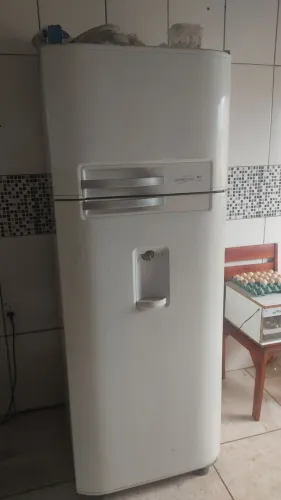 Vendo geladeira semi usada de segunda mão