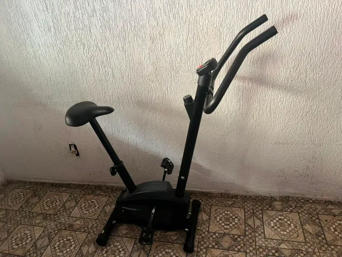 Bicicleta ergométrica nova
