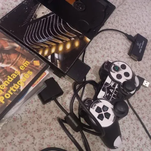 Play 2 com vários acessórios